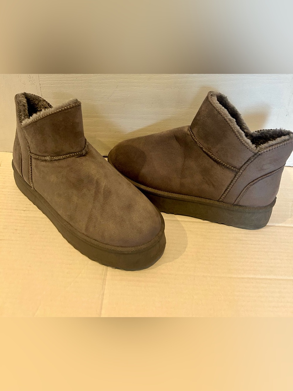 Pink Lily Gray Short Winter Boots